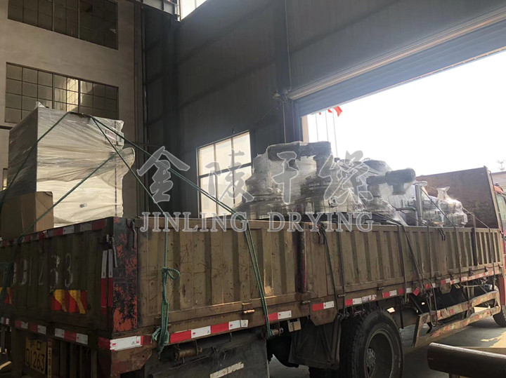 江苏金陵一批压力容器及干燥设备发往上海